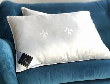 Подушка Trois Couronnes Mao M