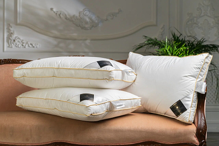 Подушка Trois Couronnes Luxury Selection 3-chamber Goose Down FIRM