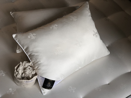 Подушка Trois Couronnes Mao S