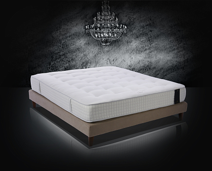 Trois Couronnes Queen