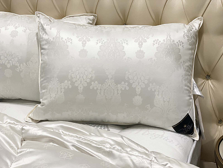 Подушка Trois Couronnes Saint Eider down 3 chamber Noble Silk