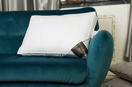 Подушка Trois Couronnes Lord