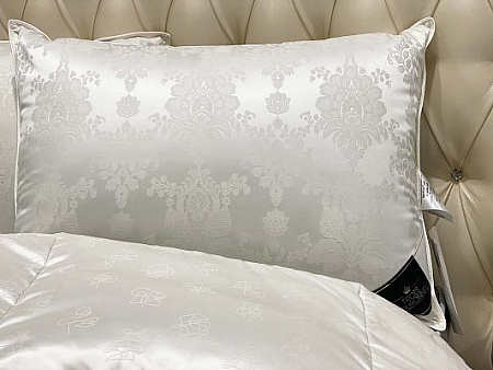 Подушка Trois Couronnes Saint Eider down 3 chamber Noble Silk