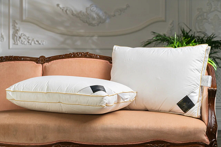 Подушка Trois Couronnes Luxury Selection 3-chamber Goose Down FIRM