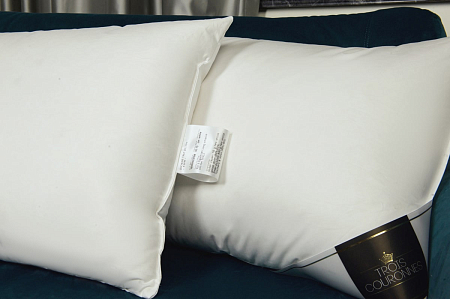 Подушка Trois Couronnes Duchess Taut