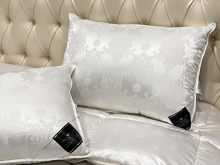 Подушка Trois Couronnes Saint Eider down 3 chamber Noble Silk